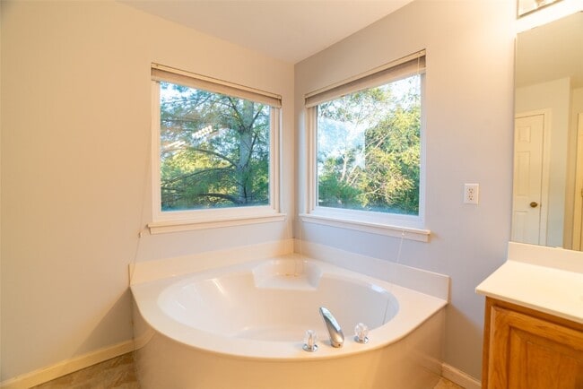 Building Photo - 570 Castle Ridge Dr