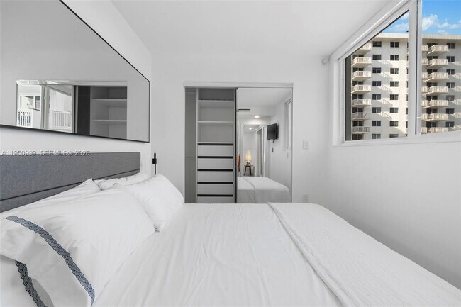 Building Photo - 345 Ocean Dr