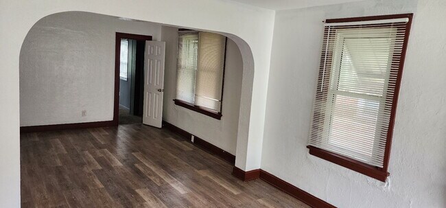 Building Photo - Lovely 3-Bedroom Florissant Home – Comfort...