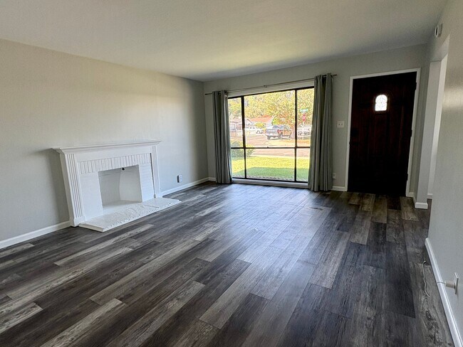 Building Photo - 2302 La Salle Dr