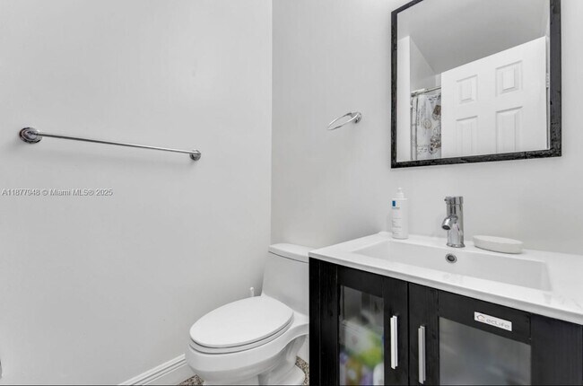 Building Photo - 660 W Park Dr