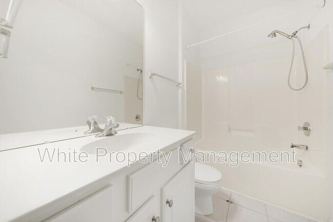 Building Photo - 15011 Santa Lucia Dr
