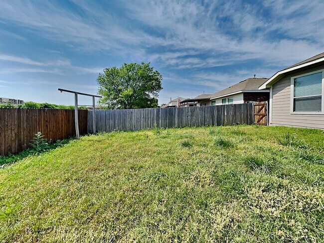 Building Photo - 645 Chalk Knoll Rd