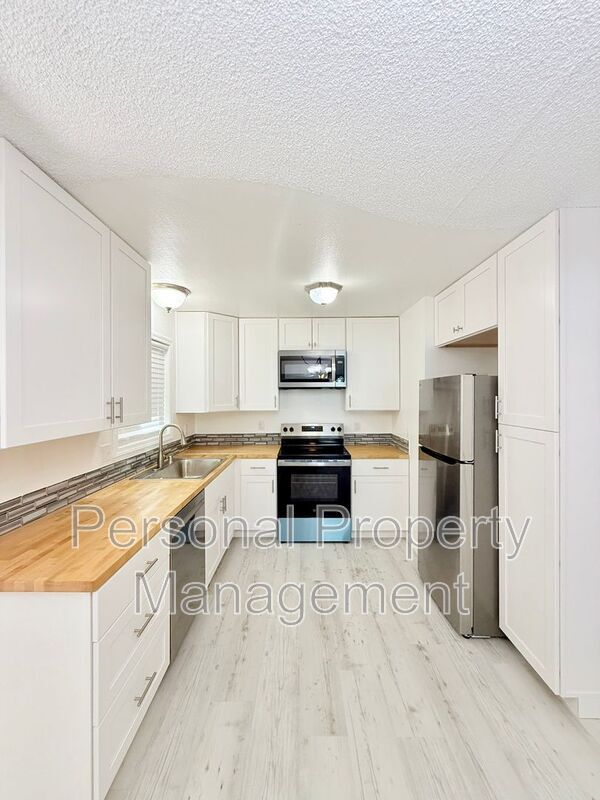 Building Photo - 7415 NE 61st Ave