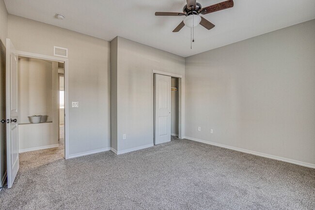 Building Photo - Beautiful East side House with 3 beds-2.5 ...