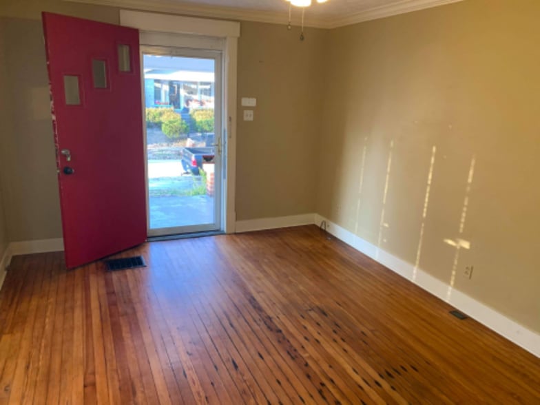 Building Photo - 668 S Barbee Way