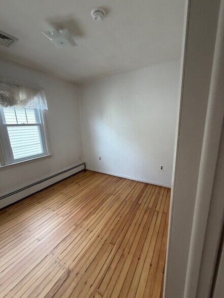 Building Photo - 58 Amherst Ave