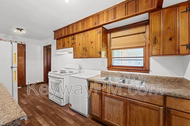 Building Photo - 1457 Columbia Hwy N