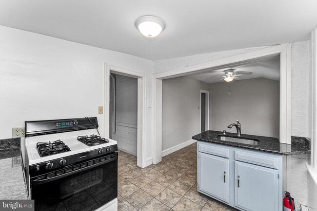 Building Photo - 255 Noble St