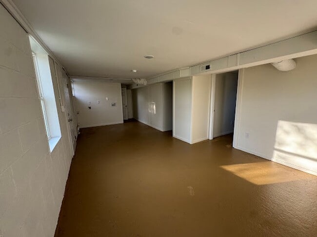 Building Photo - 3 Bedroom 2 Bathroom Home Located in Bluff City, TN