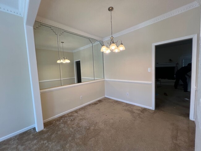 Building Photo - Spacious HOLLAND MEADOWS townhome