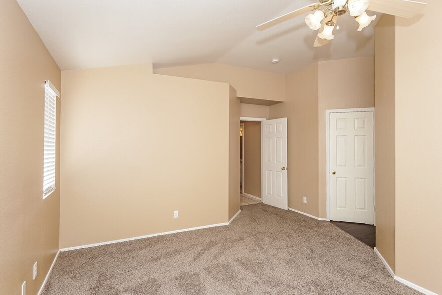 Building Photo - 4432 Rodman Dr