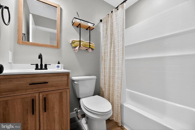 Building Photo - 203 CYPRESS Cir