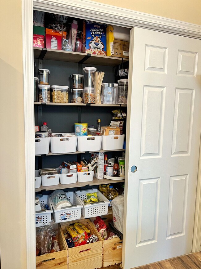 Custom built pantry - 516 Sealine Dr