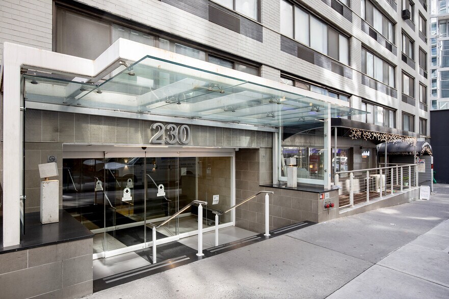 Building Photo - 230 E 44th St