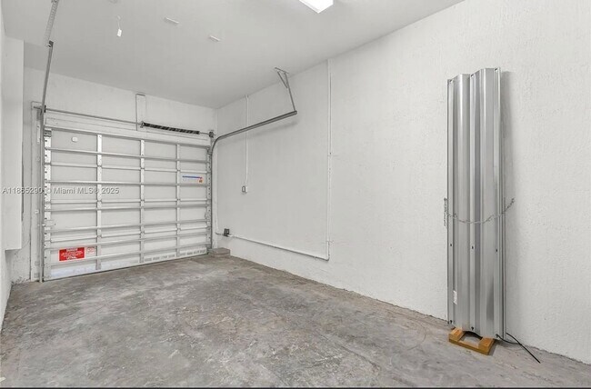Building Photo - Stunning 3BR House in Homestead