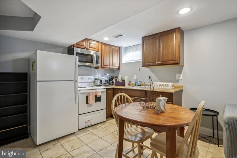 Building Photo - 844 Sligo Ave