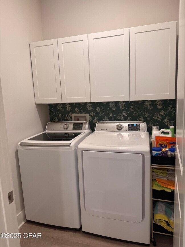 Building Photo - 2129 Sedges Ave