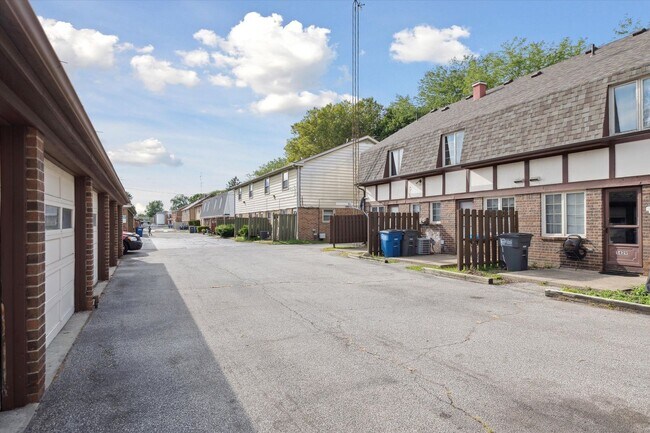 Building Photo - 5427-5433 Glenridge