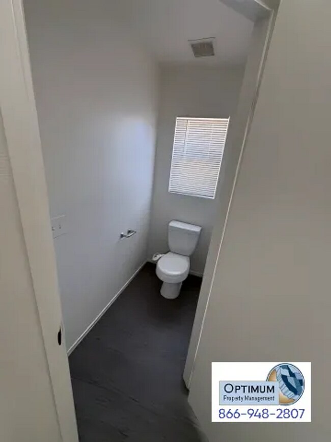 Building Photo - Spacious 5-Bedroom, 3-Bathroom Home with Loft in Victorville