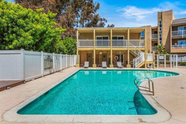 Building Photo - 3030 Suncrest Dr