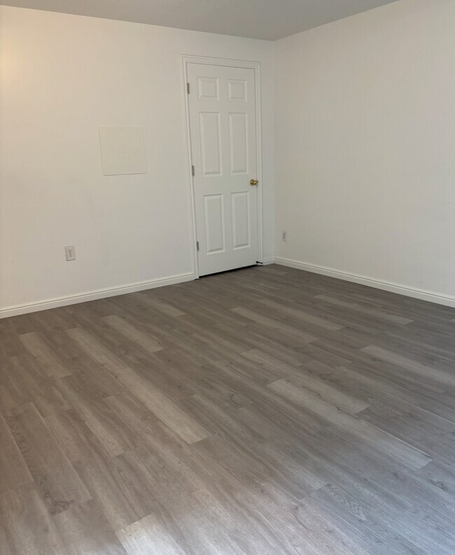 Building Photo - 6189 Dewdrops Dr