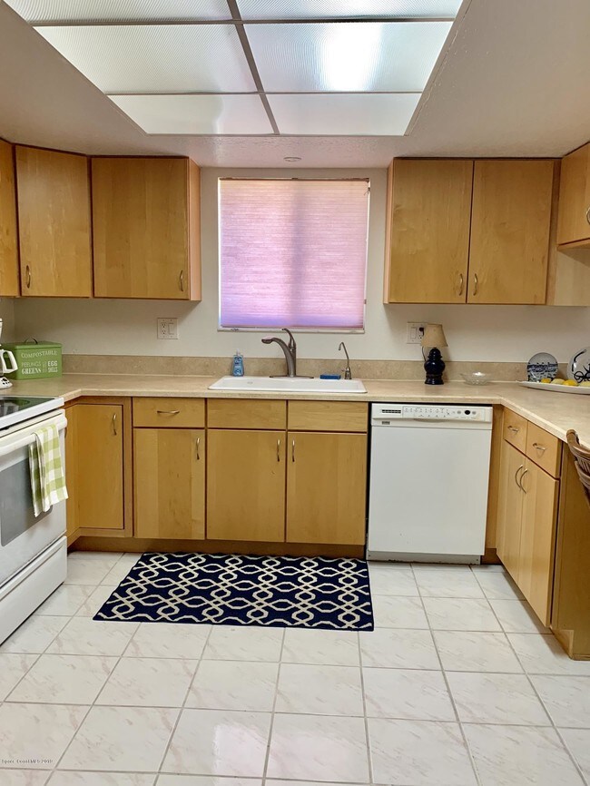 Building Photo - 205 S Banana River Blvd