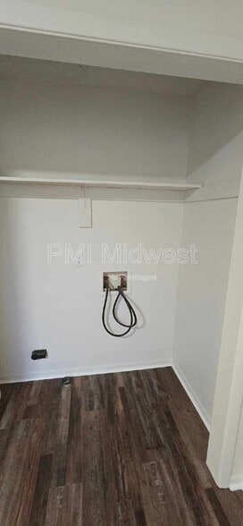 Building Photo - 570 US-52