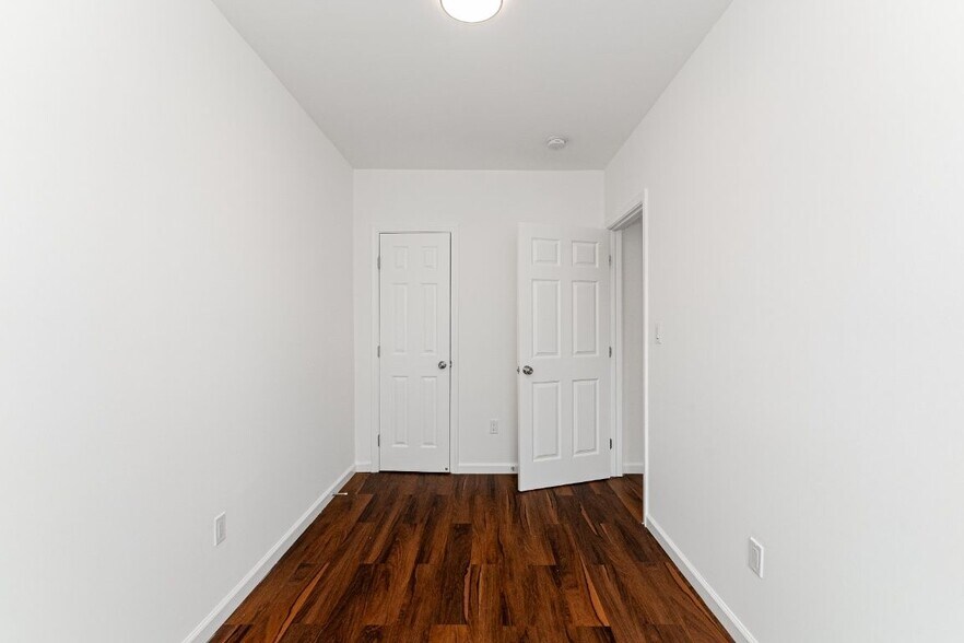 Building Photo - 1838 C St SE