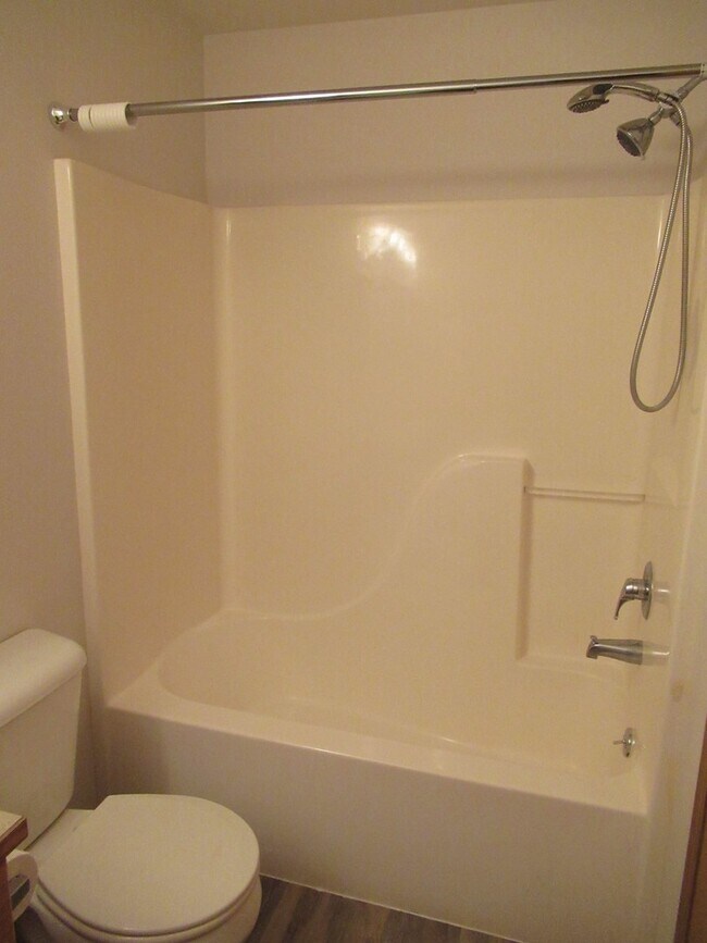 Building Photo - 3 Bed on Cul-de-sac with Great Backyard an...