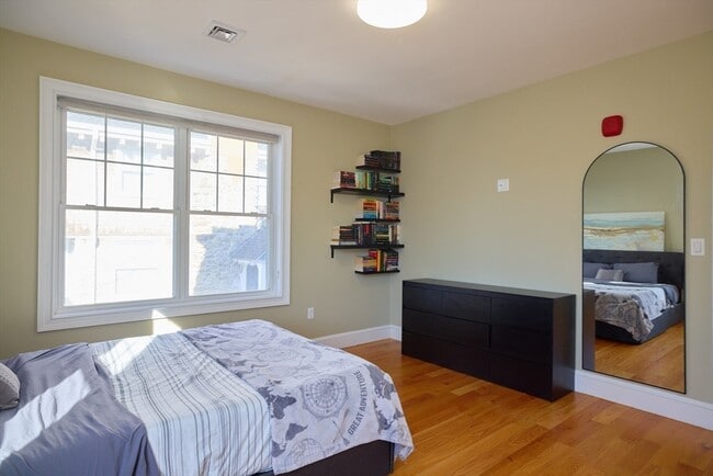 Building Photo - 23-25-25 Bowdoin Ave