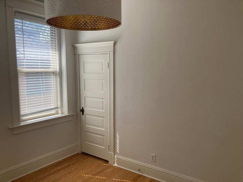 Building Photo - 3784 Washington St