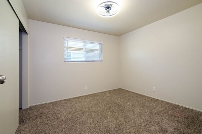 Building Photo - Benicia! Large two bedroom, one bath avail...