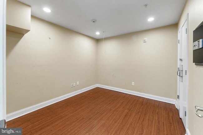 Building Photo - 9201 Rosemont Dr