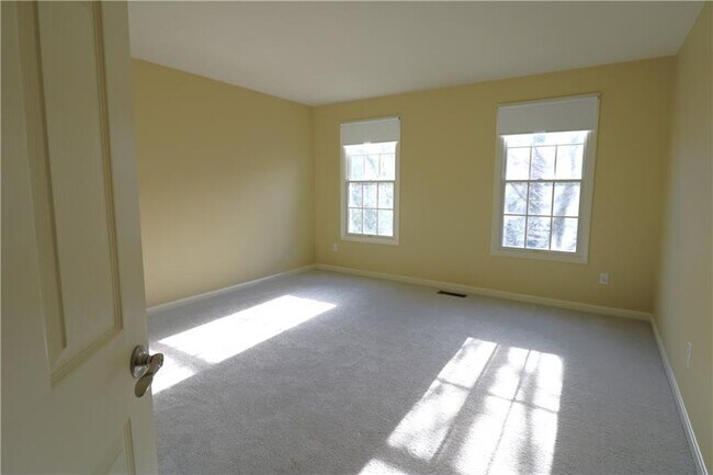 Building Photo - 2014 Trillium Ct