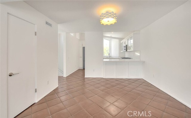 Building Photo - 310 Bayview Dr