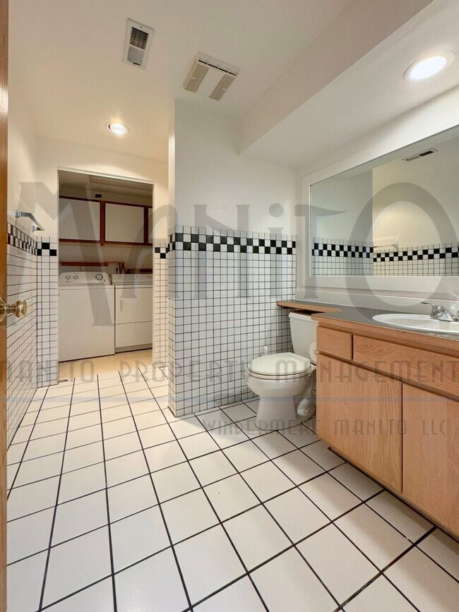 Building Photo - Unique Jon Sayler Designed Townhome