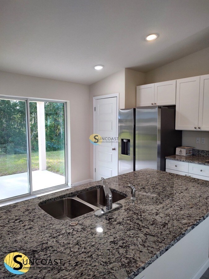 Building Photo - 14965 SW 48th Ave