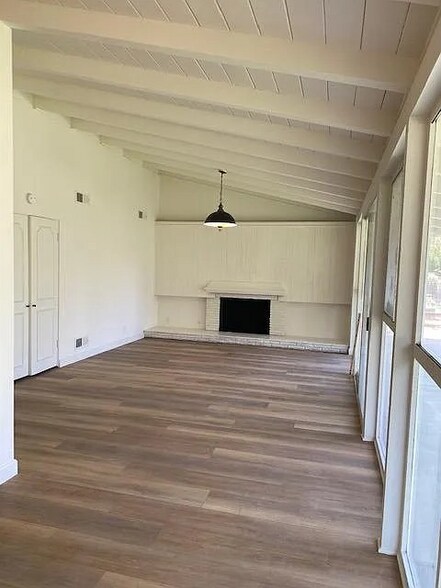 Building Photo - 8554 Fullbright Ave