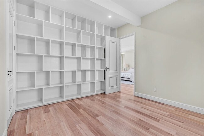 Building Photo - 20 Amberwood Dr