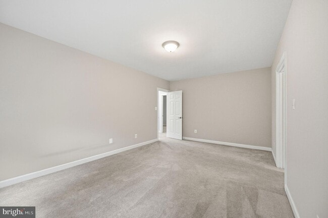 Building Photo - 2 English Hills Dr