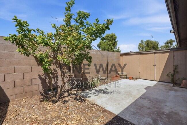 Building Photo - 1660 W Village Way