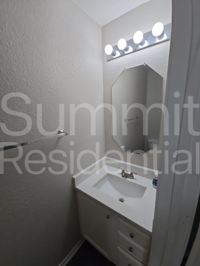 Building Photo - 120 Beech Dr