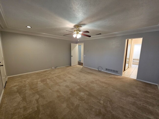 Building Photo - AVAILABLE NOW!