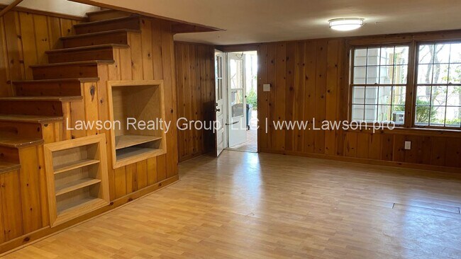 Building Photo - Lovely 4 Bedroom 3 Bath Home in South Roanoke