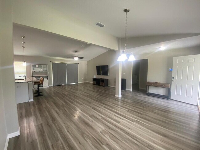 Building Photo - Charming 3-Bedroom Home on Nearly 1 Acre –...