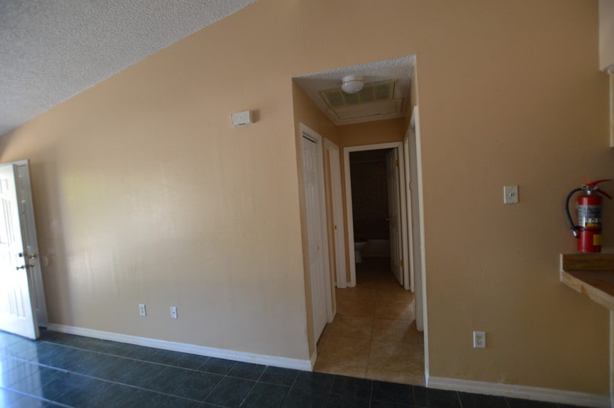 Building Photo - 7947 Pinehurst Dr