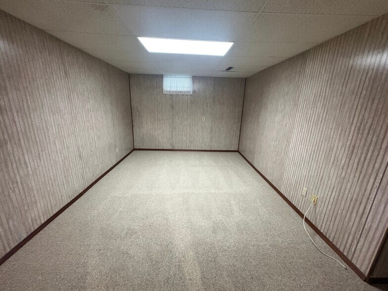 Building Photo - 1512 Winsted Dr