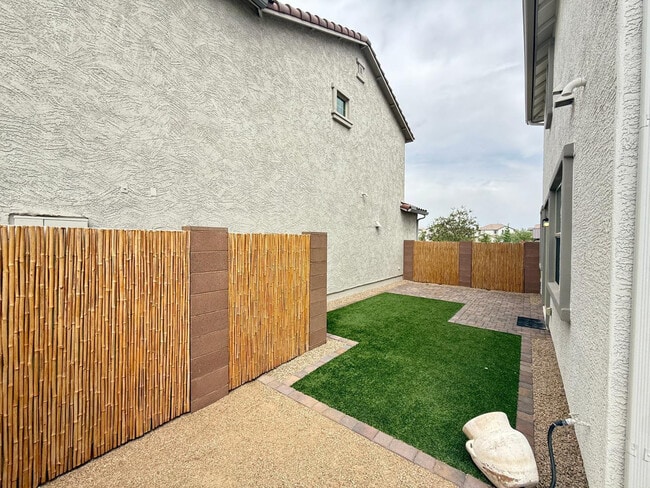 Building Photo - 14220 W Buckskin Trl