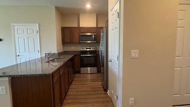 Building Photo - New 3/2.5 Townhome In Orchard Park!